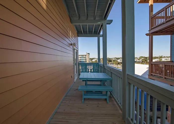 Breezyville Northwest Sky 7br Lockout Holiday home