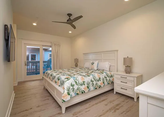 Breezyville Northwest Sky 7br Lockout Holiday home *
